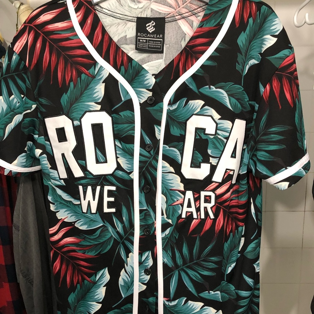 Y2K throwback  Rocawear floral short sleeve  jersey baseball style shirt